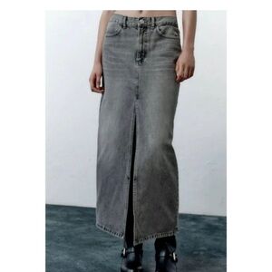 Zara long gray denim maxi skirt. Size L blogger favorite. Y2K bratz  90’s goth
